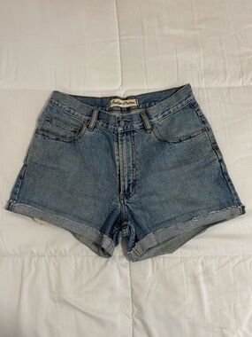 Vintage-Inspired Blue Denim Women’s Shorts - High Rise